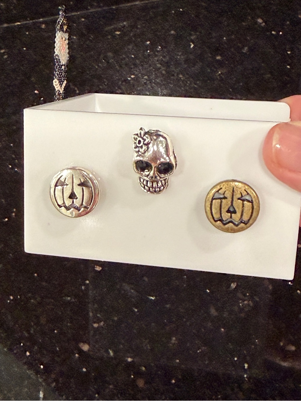 Memo note holder, pen cup, and three pens for Halloween decor / crystal & beads - Picture 3 of 11